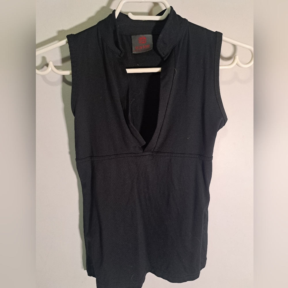 Scarlett Sleeveless Black Deep V Athletic Tee Size Small